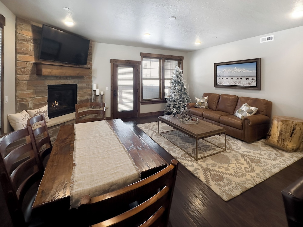Ideal Condo 2 Minute Drive to Deer Valley's Lift