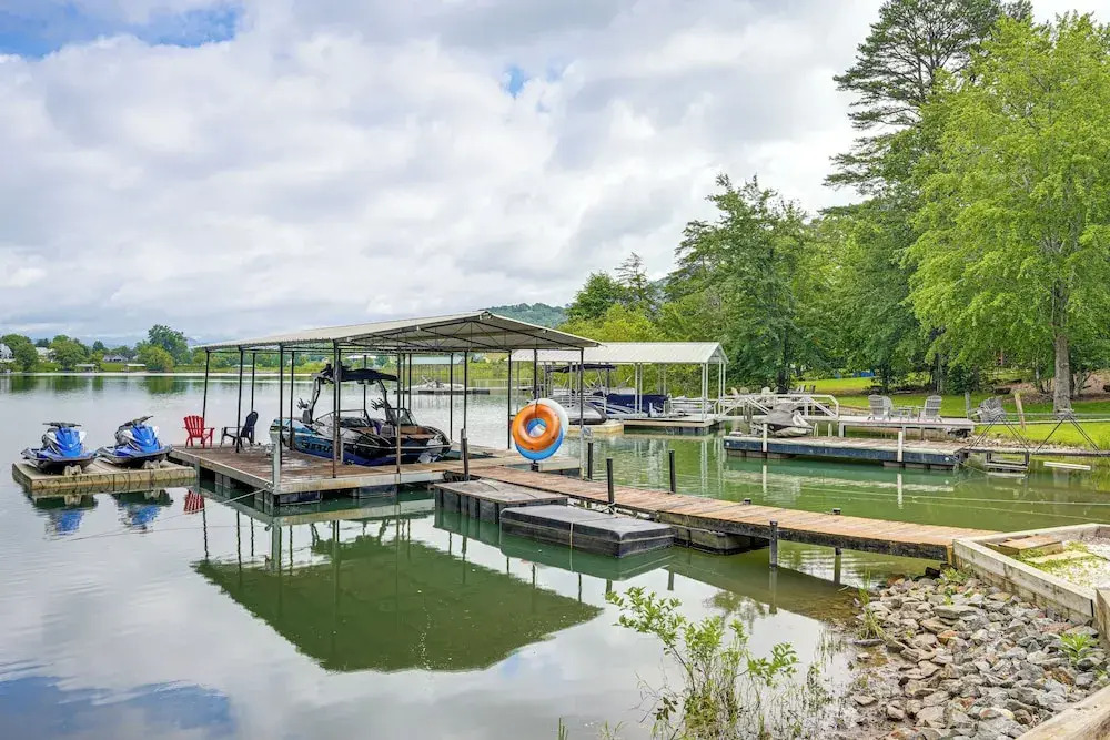 Hiawassee Getaway w/ Hot Tub, Deck & Lake Access!