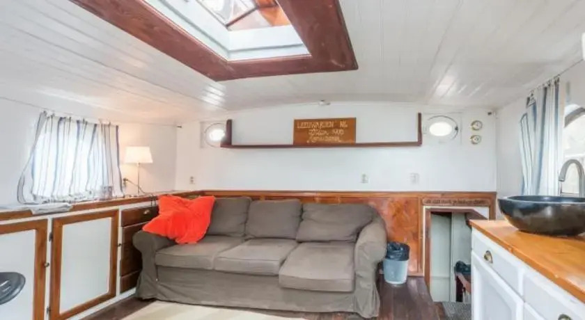 Anna Johanna Houseboat