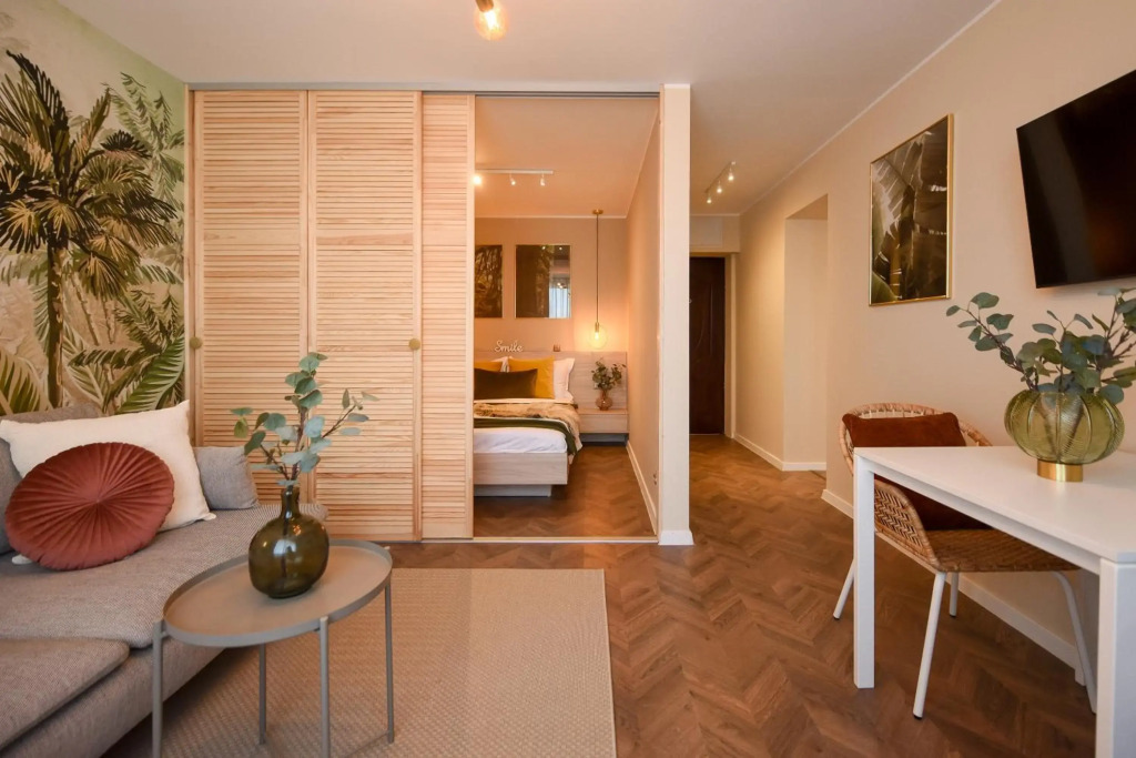 TROPICAL FEEL. 2BR Apt at Sala Palatului