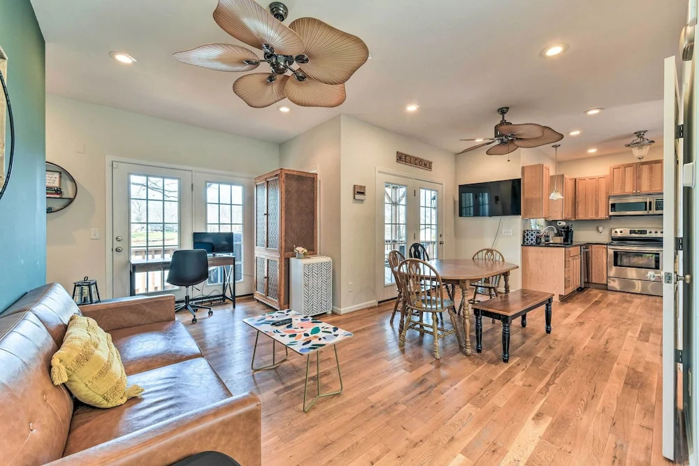 Lakefront Lexington House with Spacious Deck!