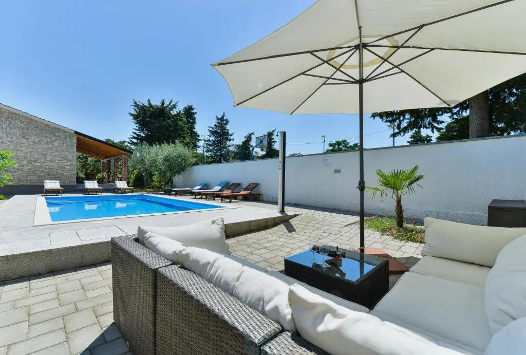 Apartments Crno