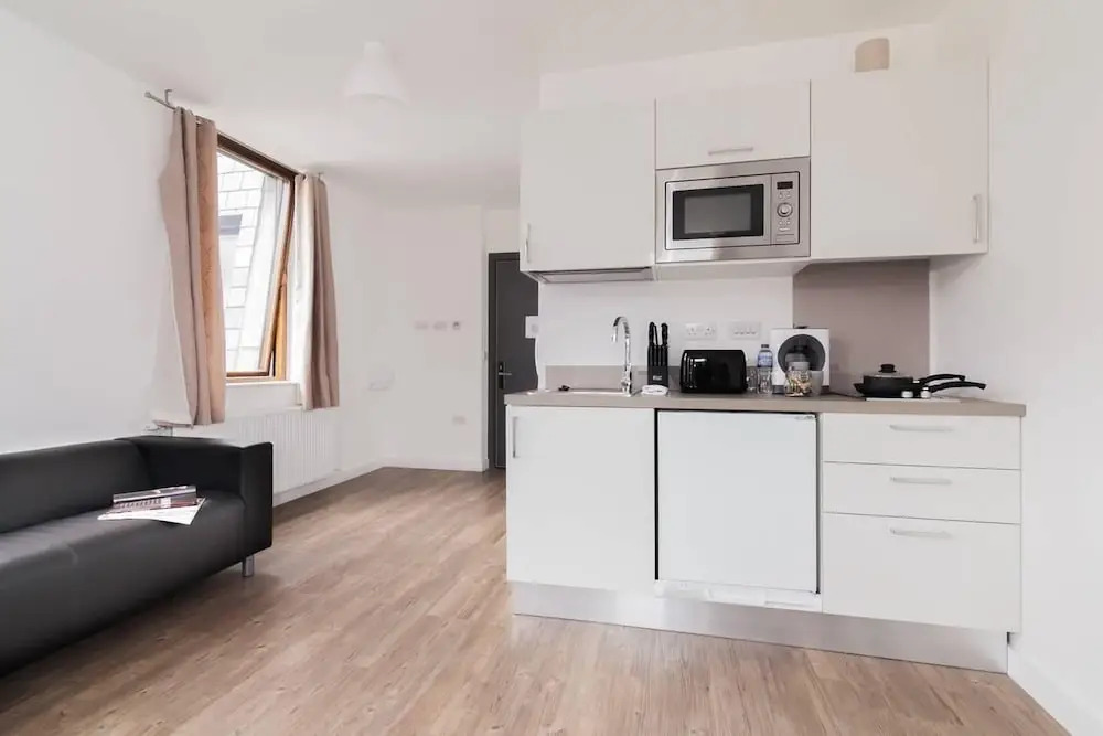 Spacious And Elegant City Centre Studio!