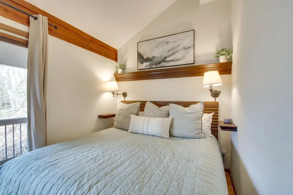 Cozy 'hillside Hideaway' in Wintergreen Resort!