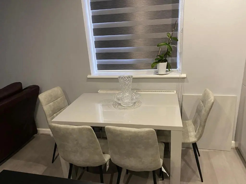 Luxury 2 bedrooms fully equipped Apartment with garden, Free Parking, Free Wifi & Netflix
