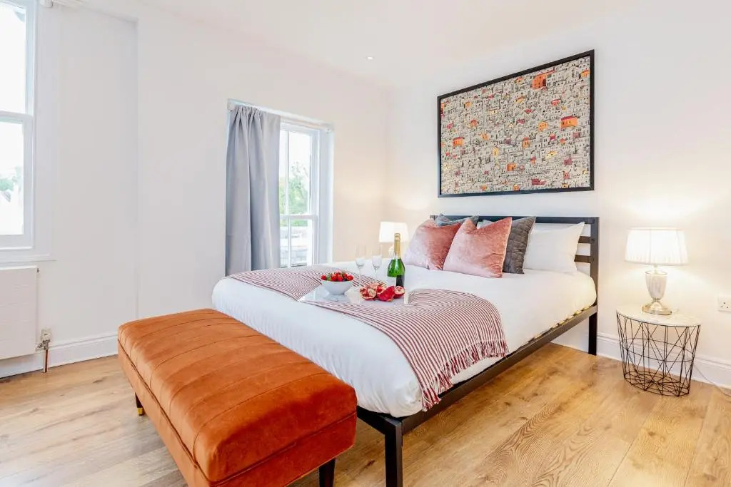 Bright & Spacious 4beds home - Kensington High Street-Olympia