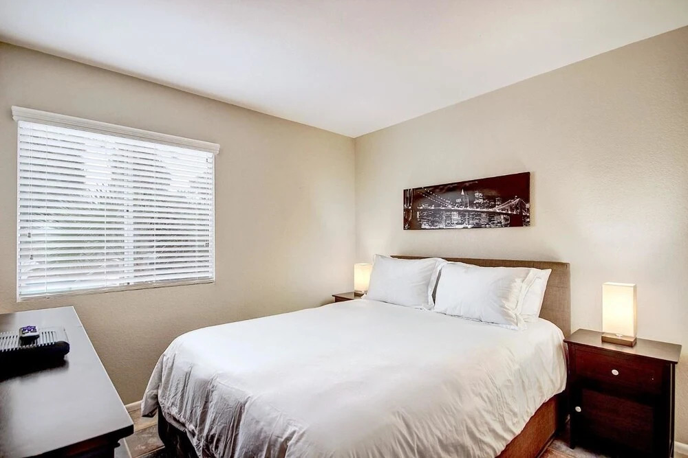 SLS Sandra with FREE Heated Pool, Spa, Pool Table & More.