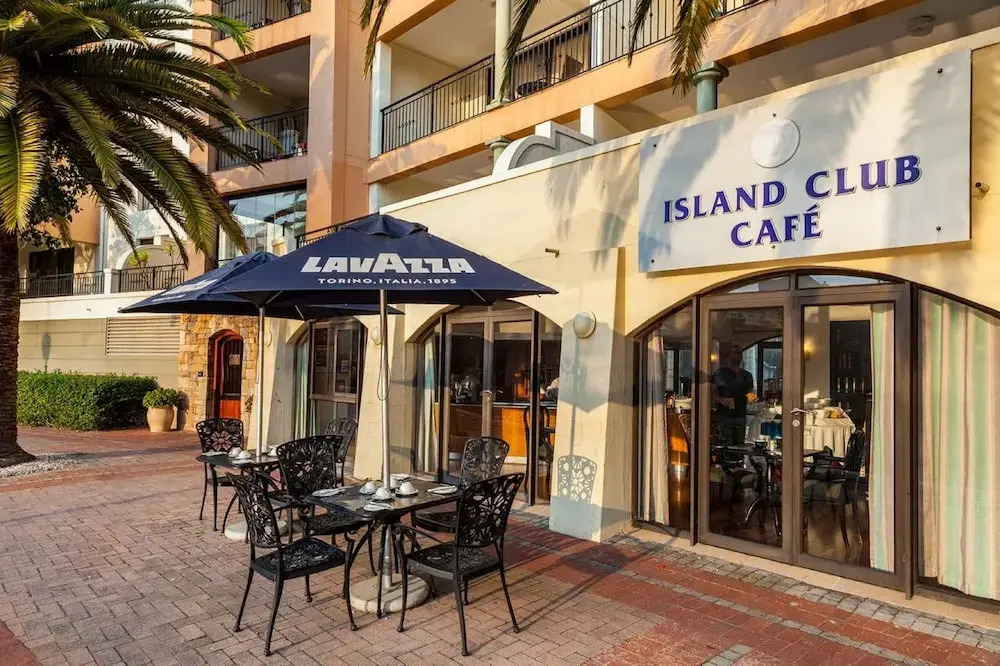 Island Club LA302 by CTHA