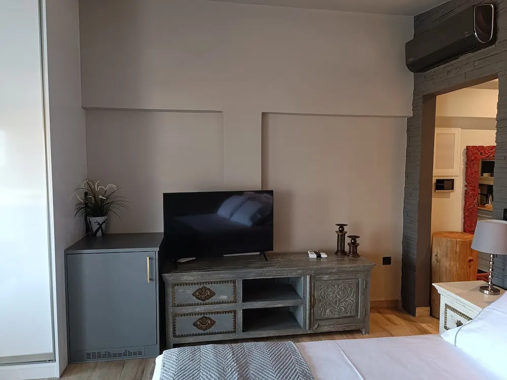 AVAL Riviera Lagonisi