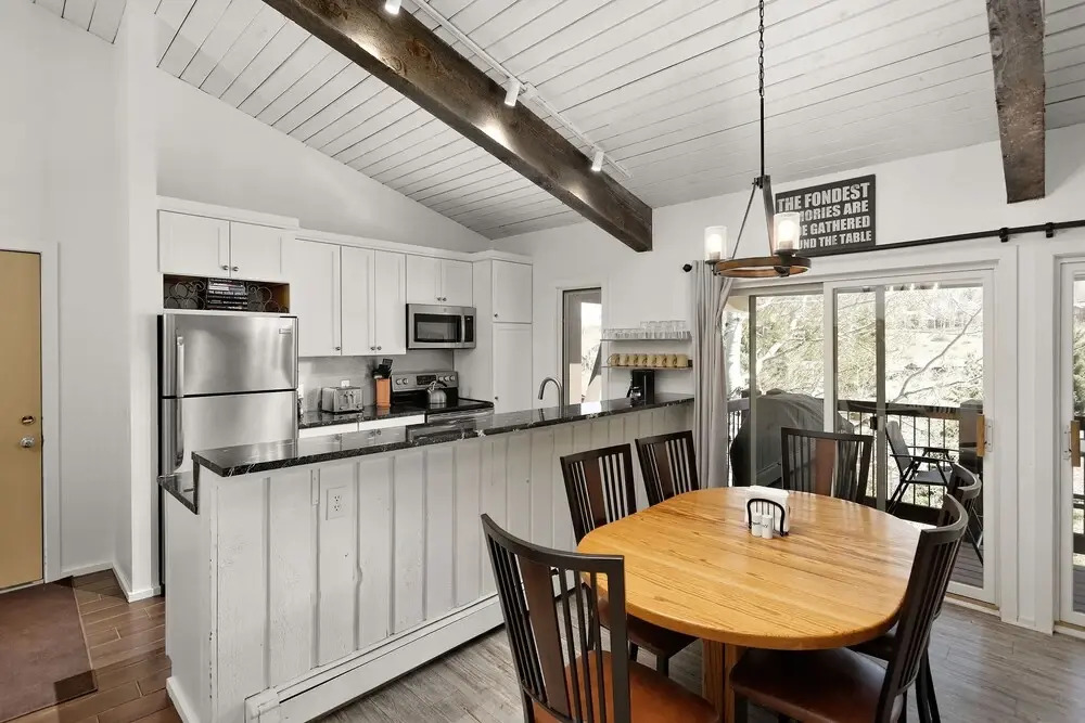 Snowmass 2BR Loft Retreat Deck, Fireplace & Views - 21E