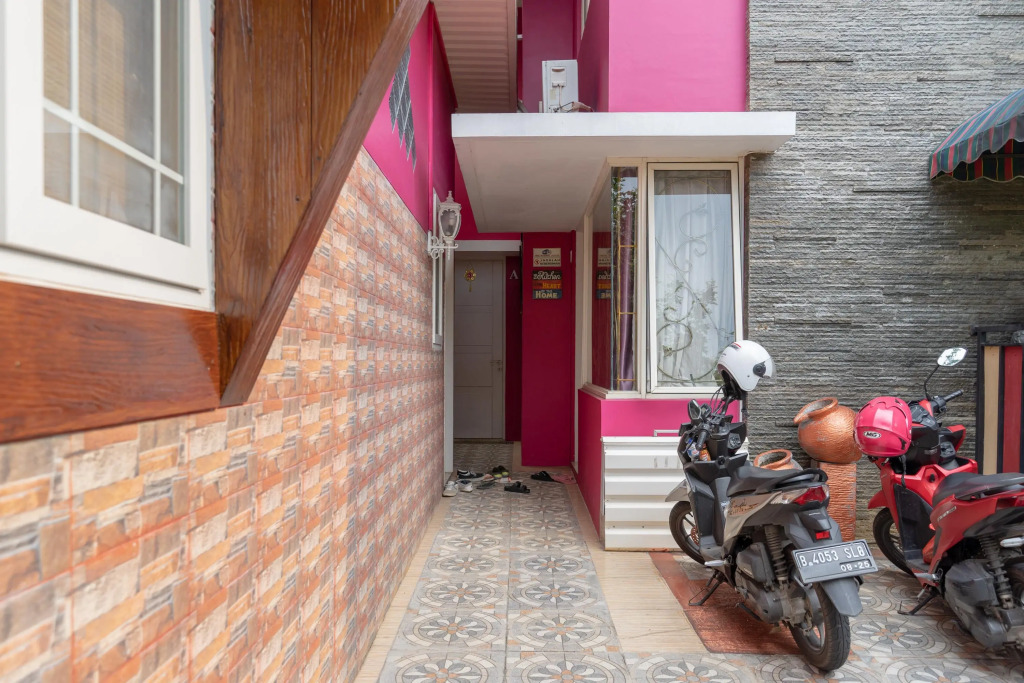 dH Mansion La Rosa Syariah Sentul Mitra RedDoorz