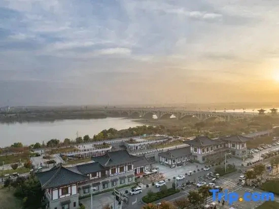 Zhuying Wanghe Garden Hotel (Luoyang Luoyi Ancient City Li Jing Gate Cross Street Branch）