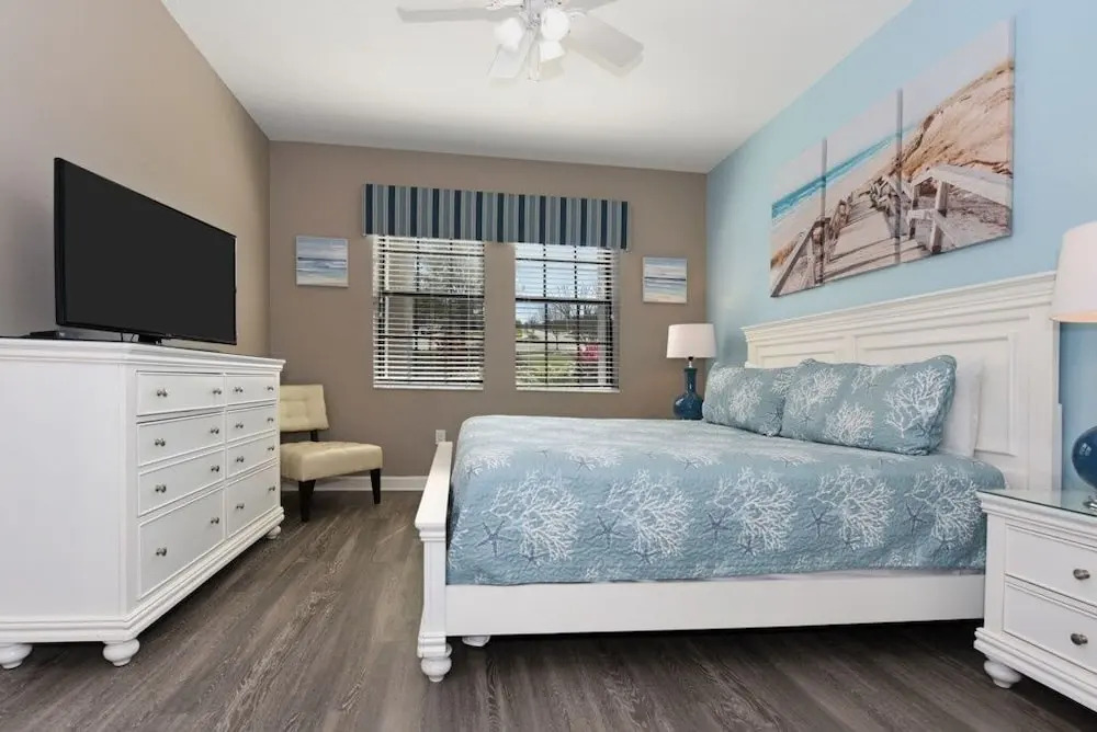 Champions Gate Near Disney Privacy In Back! 6 Bedroom Home by RedAwning