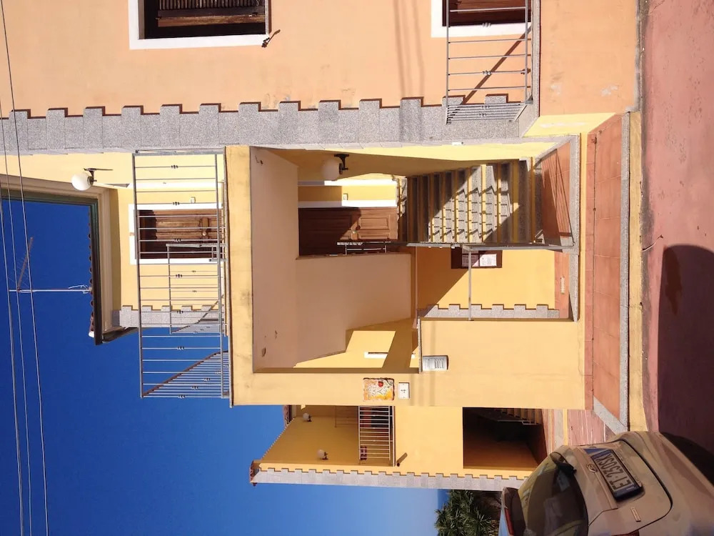 Modern 1 bed Apartment Sleep 3 sea View Only 700mt From sea