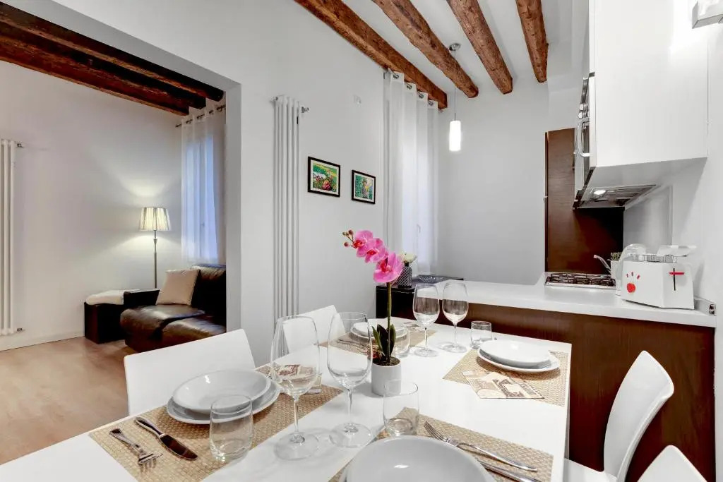 Botteri Palace Apartments by Wonderful Italy
