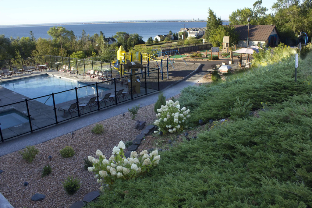 Edgewater Hotel & Waterpark