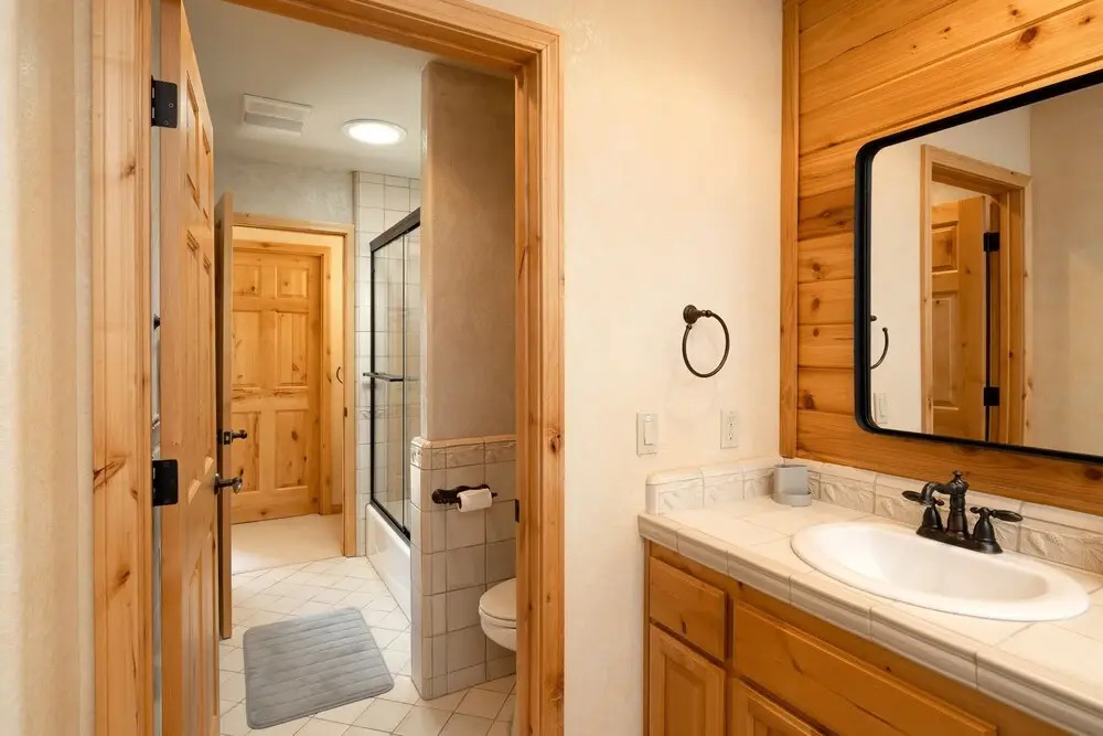 27 - Castle Rock Retreat 3 Bedroom Home by Redawning