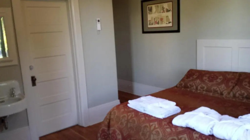 The Peak at Centralia Square - Self Check-In Hotel