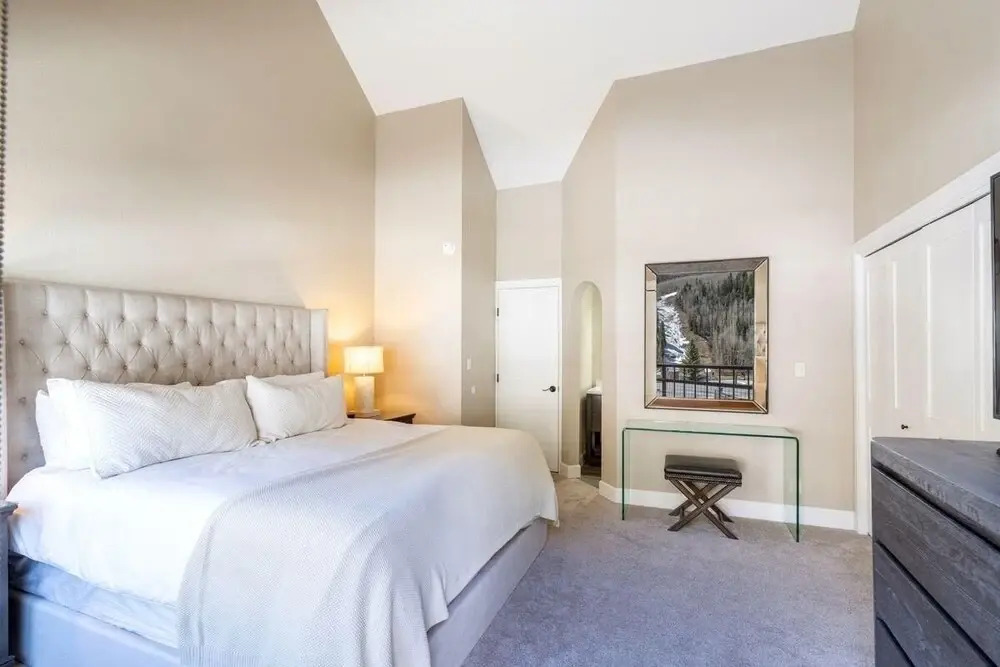 Ski In/out In Town! Ski Area Views, Fireplace, Hot Tub 2 Bedroom Condo by RedAwning