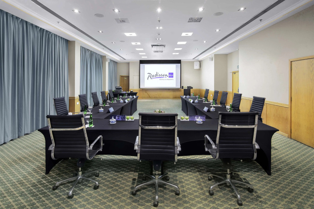 Radisson Blu Hotel & Resort, Al Ain