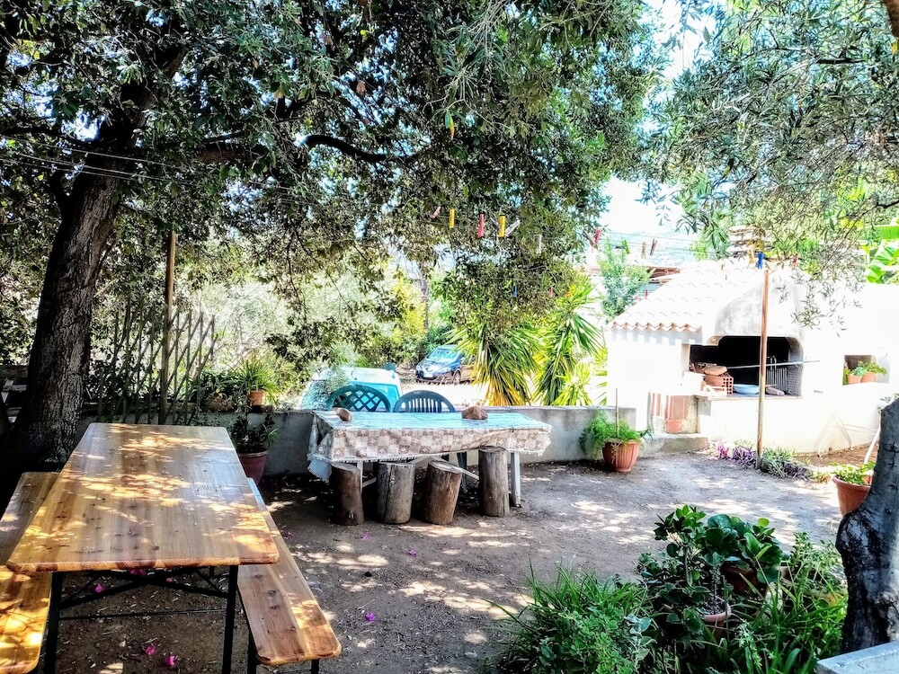 Tertenia 100 sq m on the 1st floor 3 min from the sea and fully fenced garden