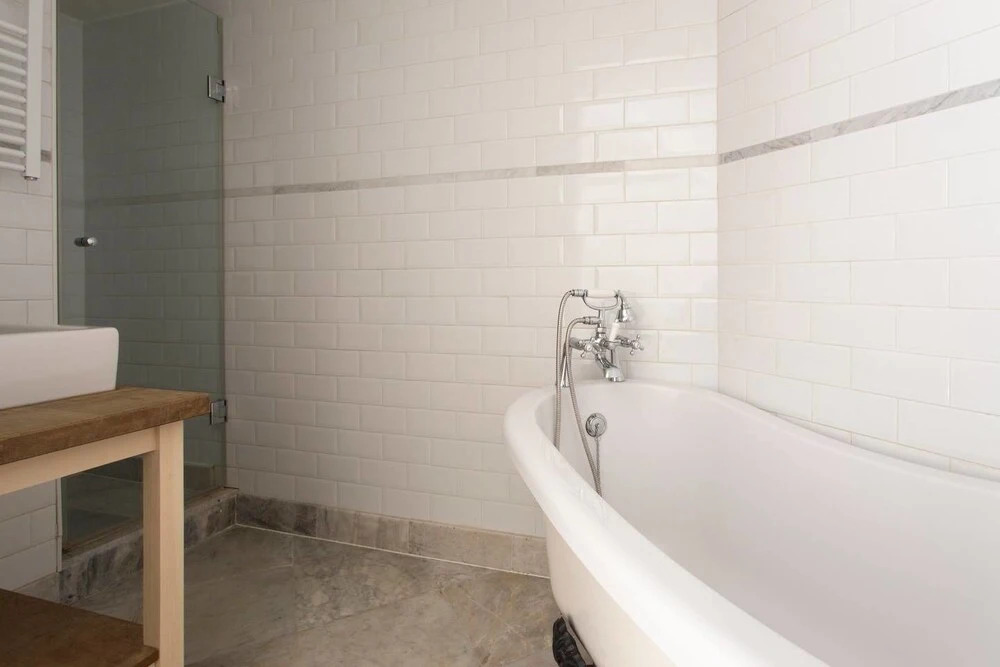 Saint Pauls Suite 24