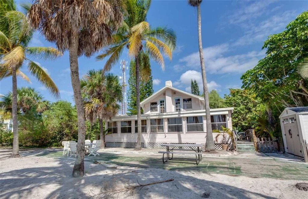 Beachfront Dunes, Sleeps 8, 3 Bedrooms plus Den, Gulf Front, Pet Friendly