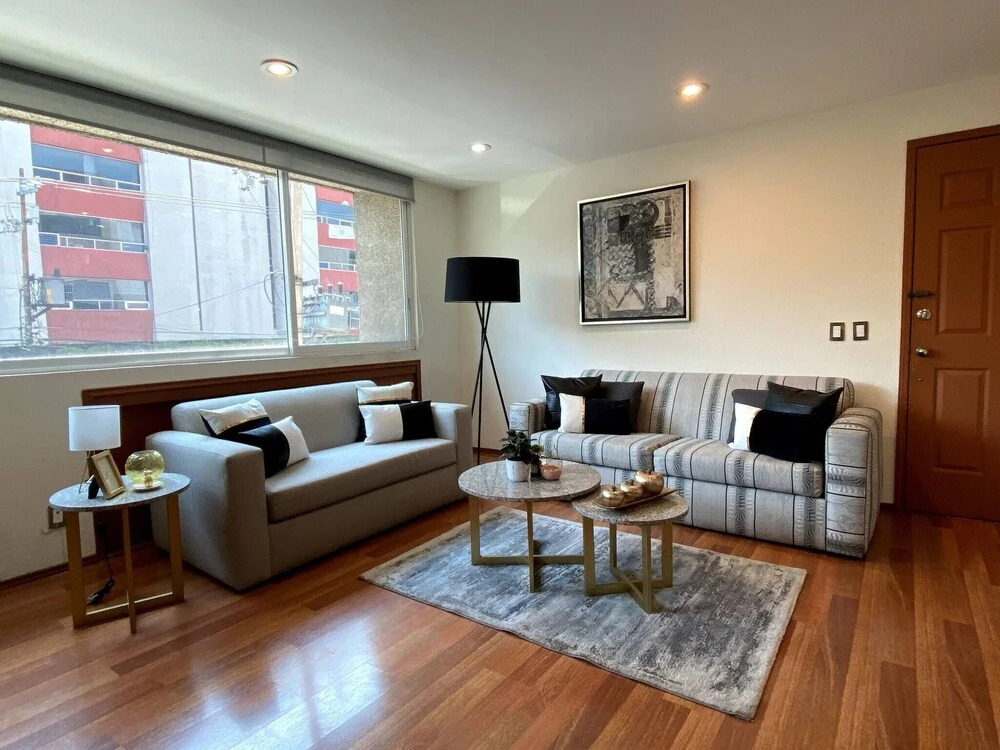 Large and Comfortable Apartment in Napoles Area Neighborhood