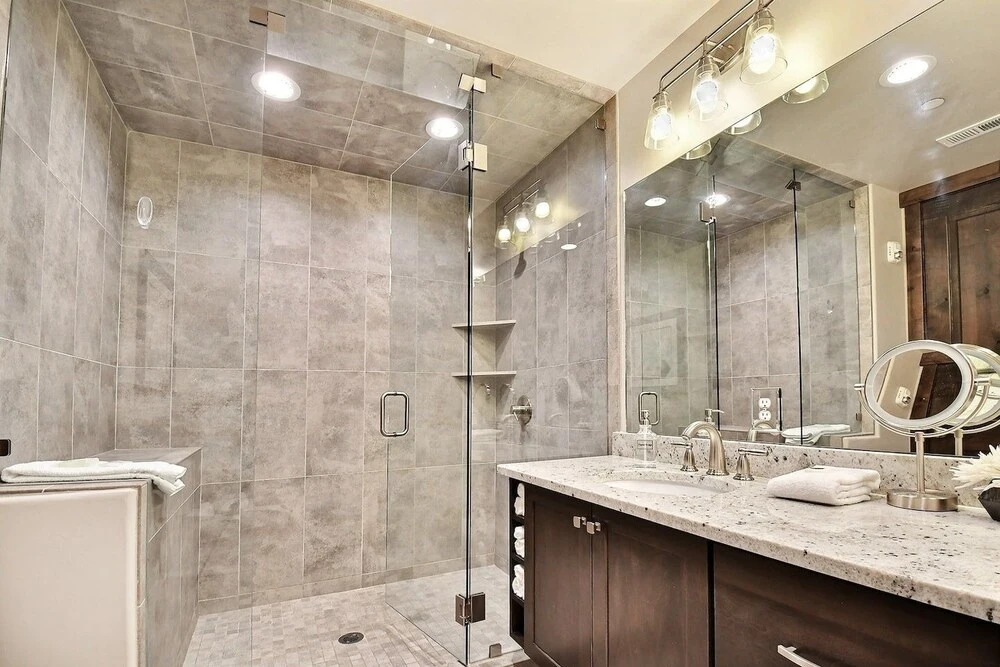 Blackstone Beauty 2 Bedroom Condo by RedAwning