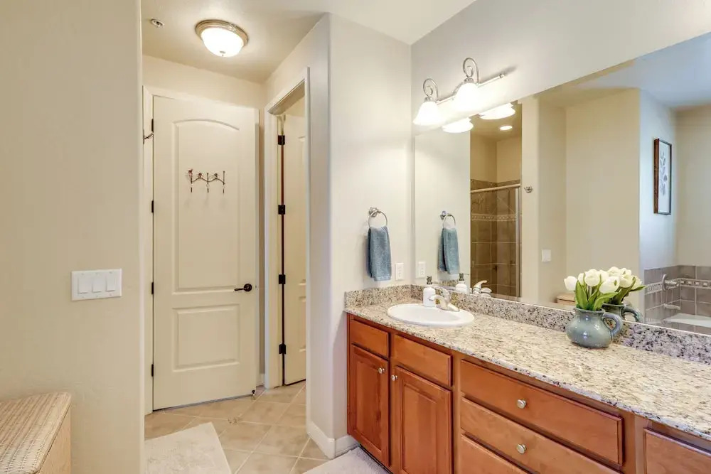 Tasteful Flagstaff Townhome w/ 2 Furnished Decks