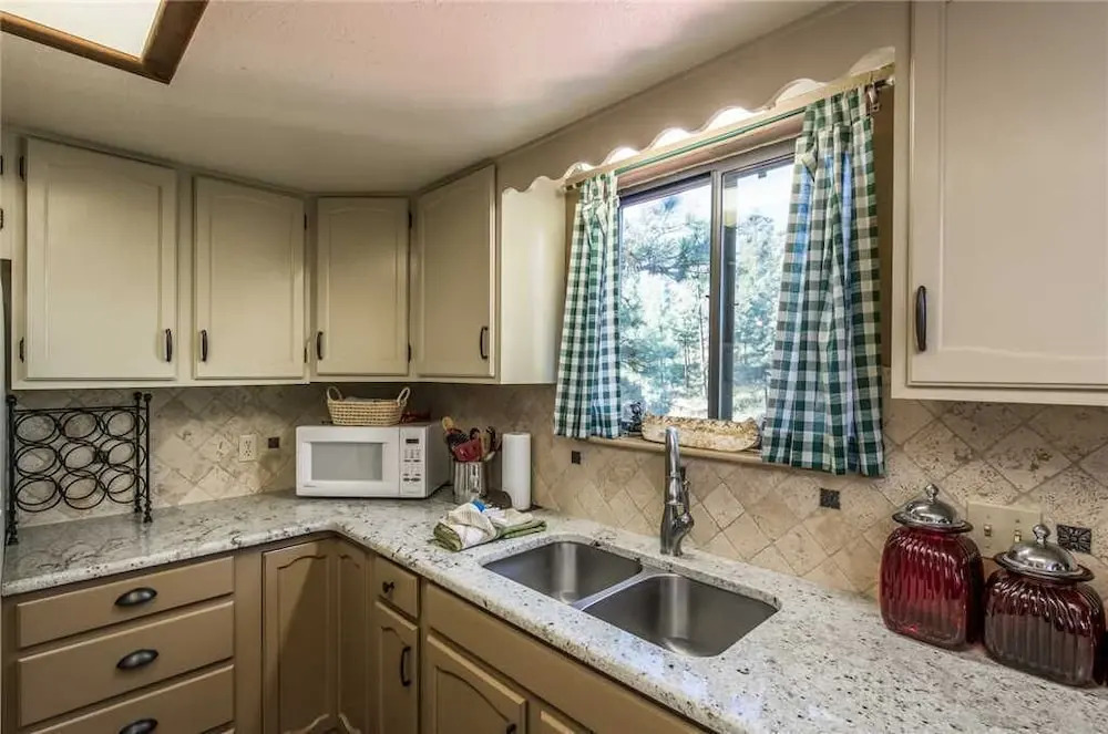 The Breathe Inn - Two Bedroom Cabin with Hot Tub