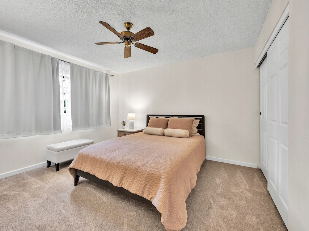 W Villas E104 condo