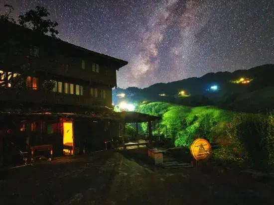 Dragon's Den Hostel