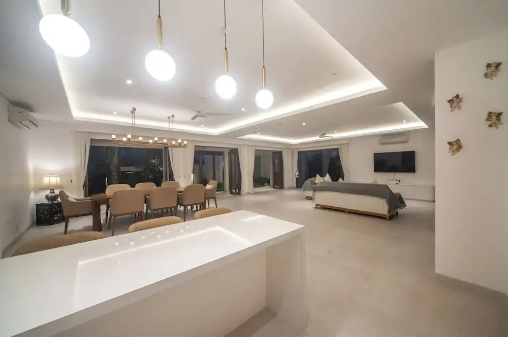 Luxury 4 Bedroom Bella Vista Villa