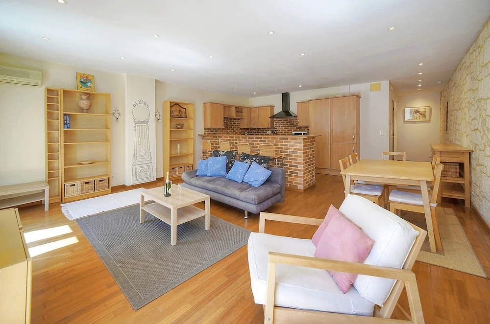 2 Chambres- Balcon- F lix Faure-forville A2b023