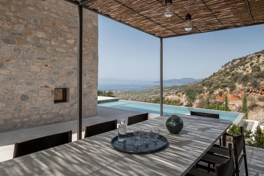 Monolithoi Villas