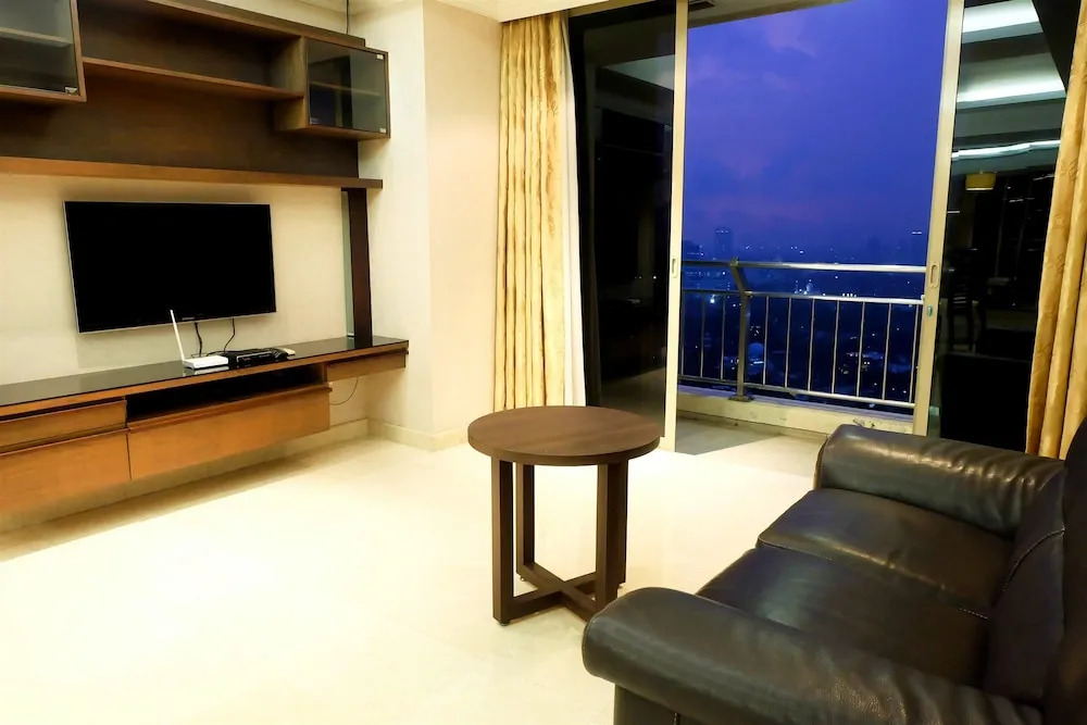3 Bedrooms Luxury Sudirman Mansion Apartment by Travelio