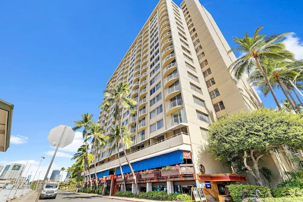 Ocean View 1BR at Ilikai Marina