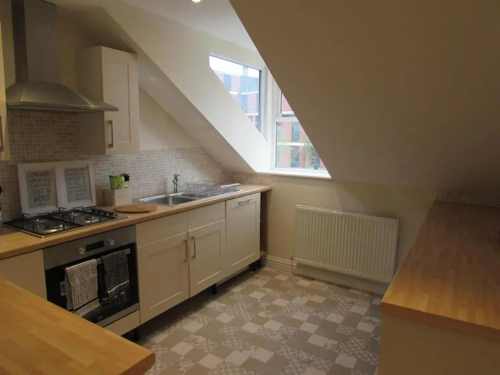 Apartment 4 - striking, 2 bedroom luxury apartment - close to town, mainline rail & theatre