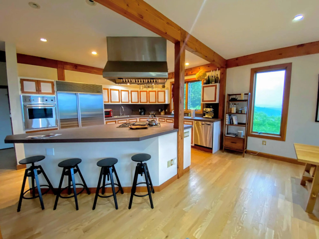 NEW!! Stunning home with breathtaking views, outdoor cedar sauna, great location!
