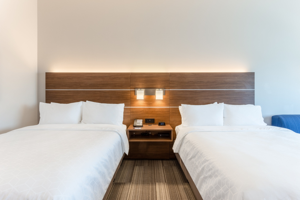 Holiday Inn Express Hotel & Suites Springfield