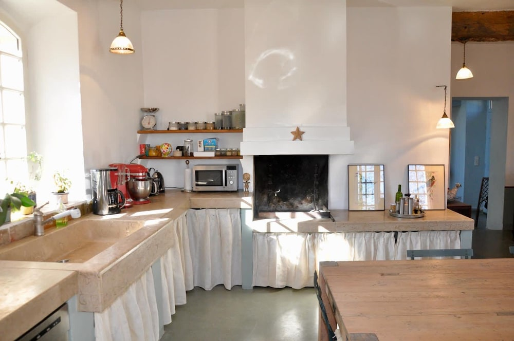 New Bastide Couronne d Aix Luxury in Aix-en-provence A Sophisticated Retreat for Families and Friends