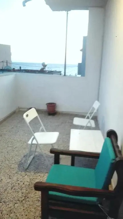 3rd floor appartment in the center with sea view