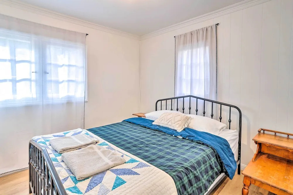 Cozy Home, 1/2 Mi to Downtown, 4 Mi to Hikes!