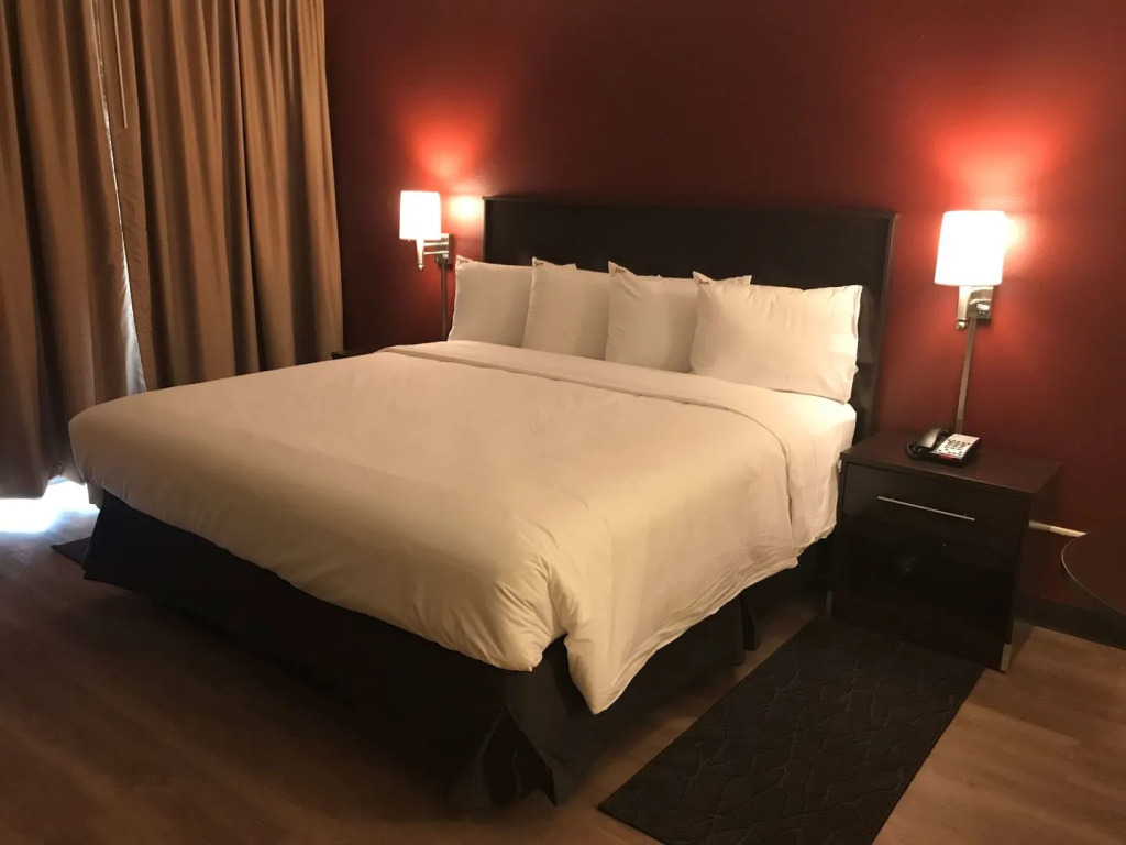 Red Roof Inn PLUS & Suites Houston - IAH Airport SW