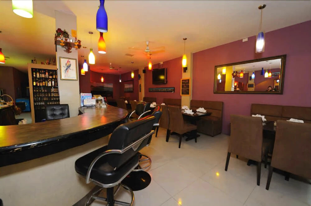 Le Parrots-Inn