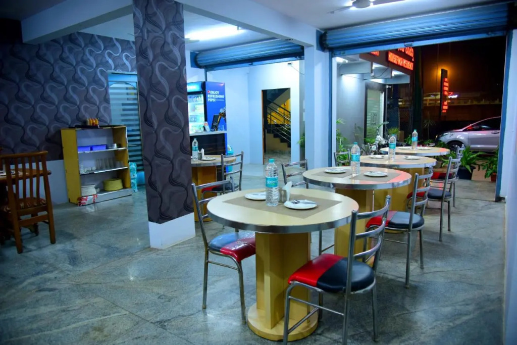 Hotel Housefinch Residency
