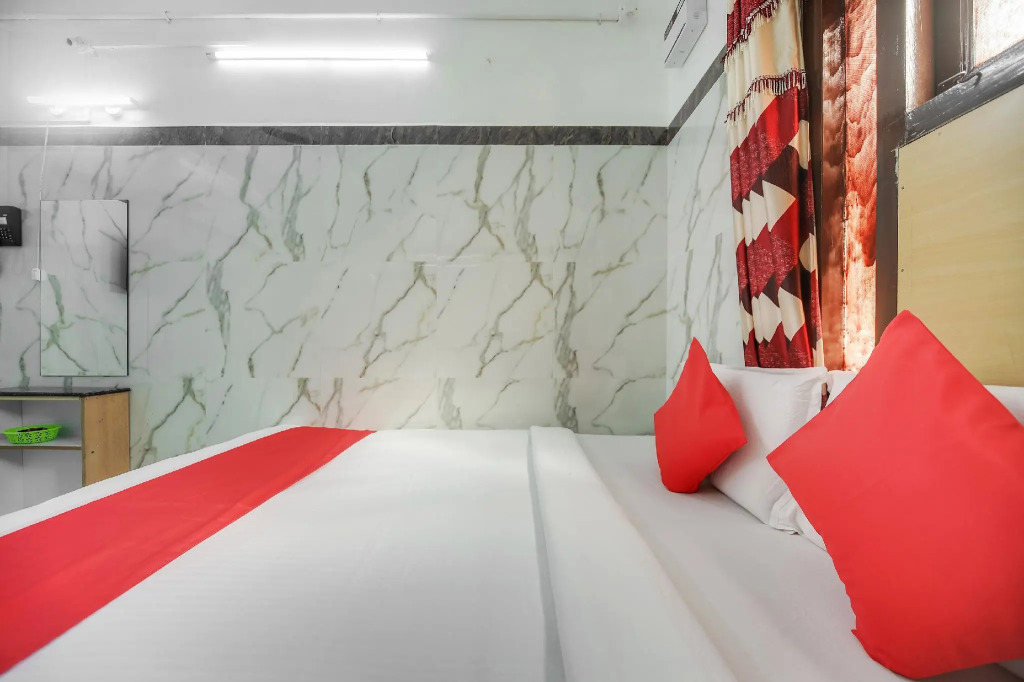 Ammayi Hotel by OYO Rooms