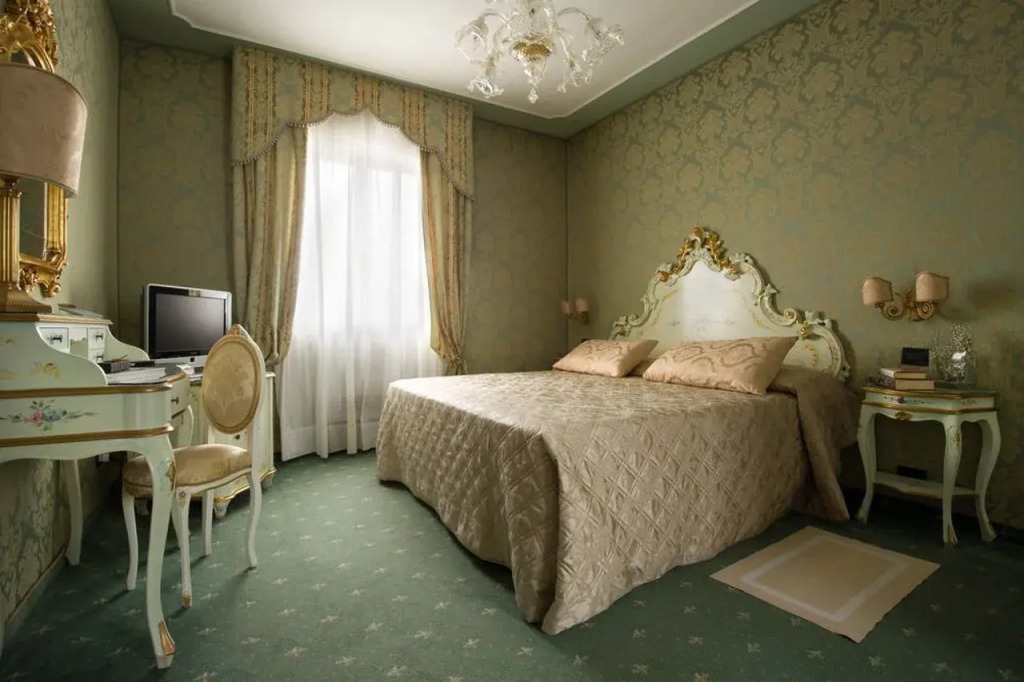 Venice Roulette Hotel