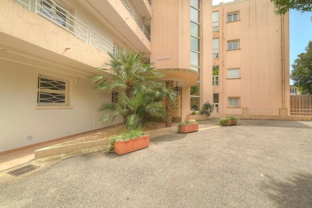 Val Riant Apartment 1